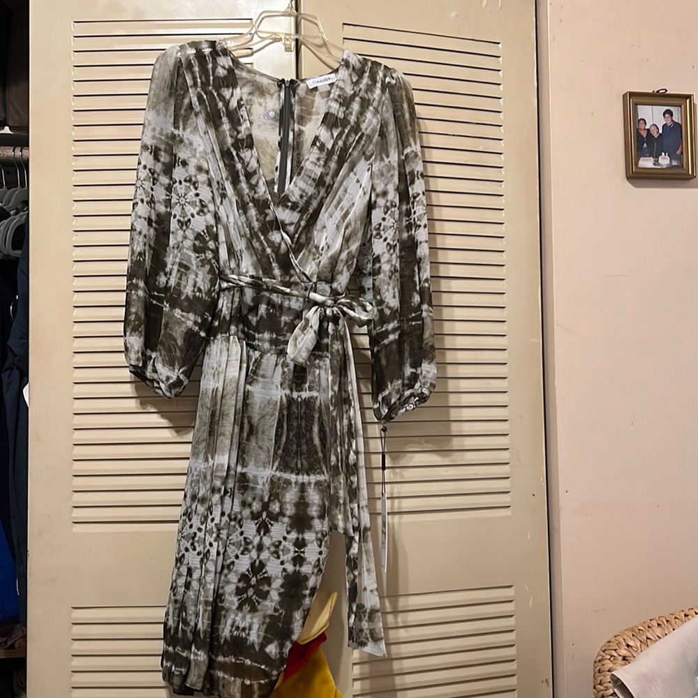 Calvin Klein tie die v neck 3/4 sleeve belted fit